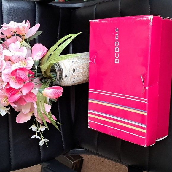 LNIB BCBG Vintage Heels 👠 - Picture 12 of 13